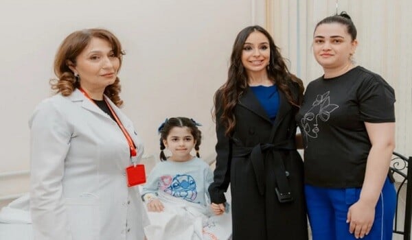 Leyla Əliyeva Bakıda Uşaq Klinik Xəstəxanasını ziyarət etdi