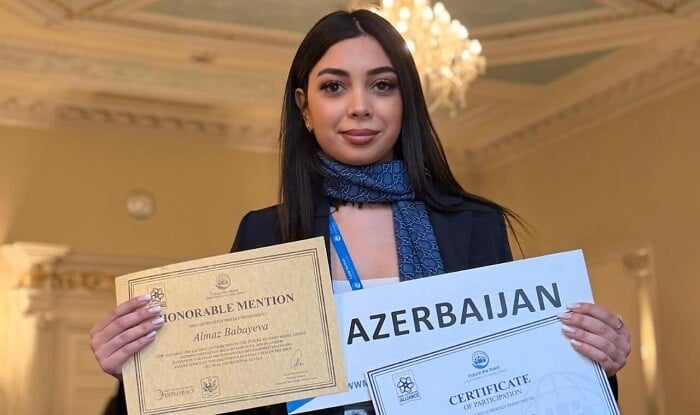 Azərbaycanlı gənc Londonda fəxri mükafata layiq görüldü - Foto