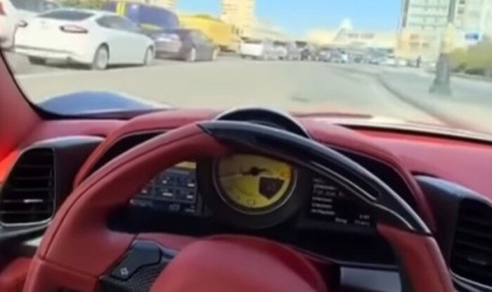 Avtobus zolağında hərəkət edən “Ferrari” saxlanıldı - Video