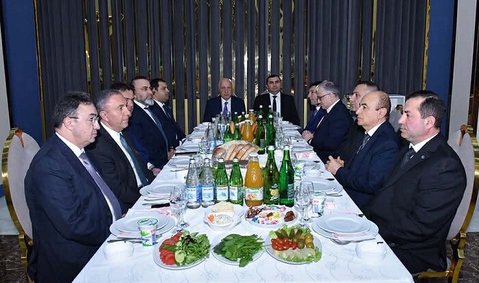 Sumqayıtda Ramazan ayı münasibətilə iftar süfrəsi... - Foto