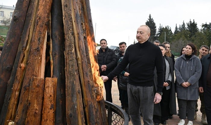Prezident Xocavənddə tonqal yandırdı - Video