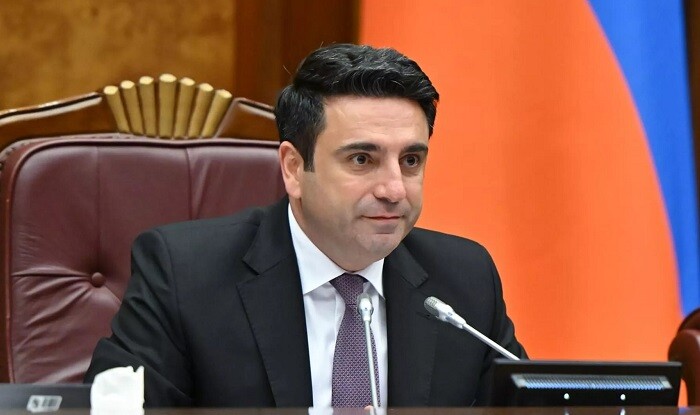 Ermənistan siyasəti iki gündəmlə üz-üzədir: sülh və müharibə