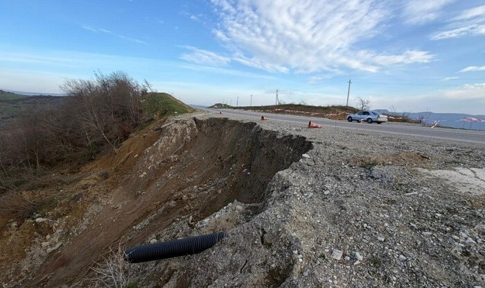 Muğanlı-İsmayıllı yolunda daha bir sürüşmə... - Foto