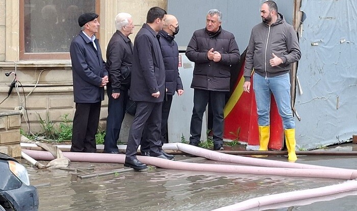 Abşeron icra başçısı su basan ərazilərə yollandı - Foto