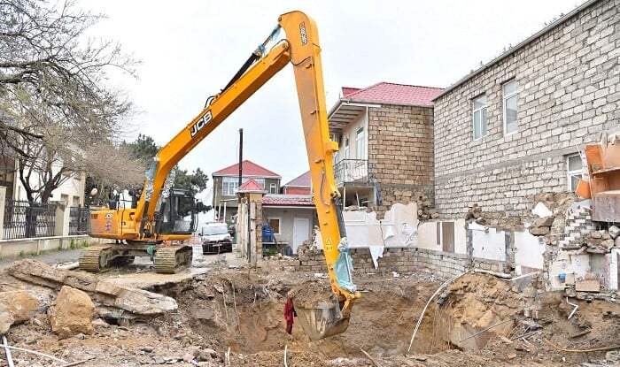 ADSEA: Kollektorun üzərində tikilmiş ev söküldü - Video