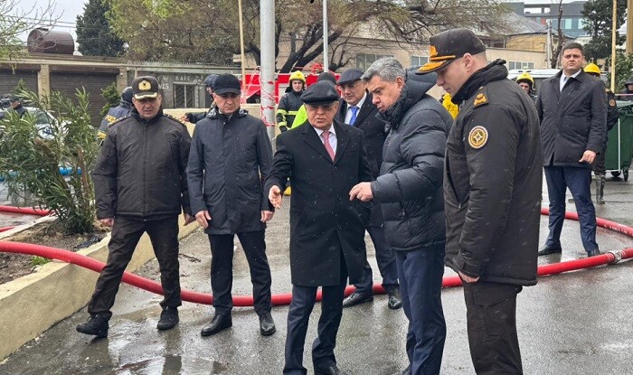 Kəmaləddin Heydərov Bakıda su basan ərazidə - Video