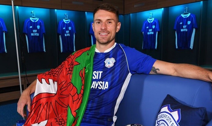 Məşhur futbolçu karyerasını başa vurdu