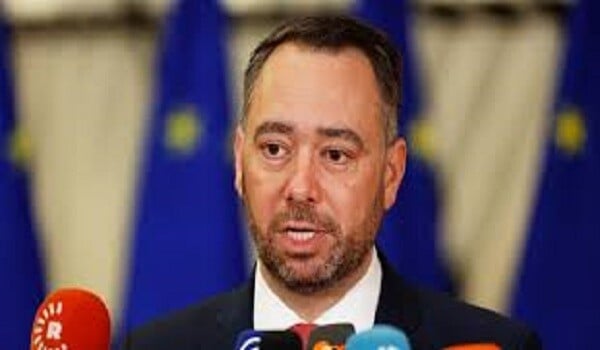 Beyrutda səfərdə olan nazir İsrailin hücumuna məruz qaldı