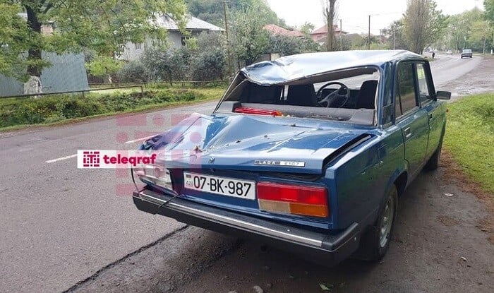 Ağac maşının üzərinə aşdı: gəlin və qayınana xəsarət aldı - Foto