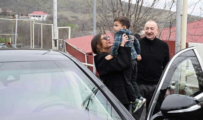 Prezident Ayazın ailəsinə “KamAZ” hədiyyə etdi - Video