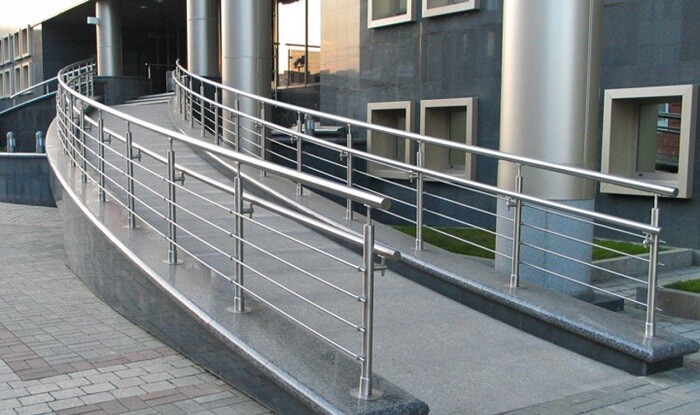 Bakıdakı pandusların bir hissəsi standartlara uyğun deyil