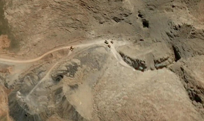 İran tunellərdəki raket qurğularını çıxardır - Foto