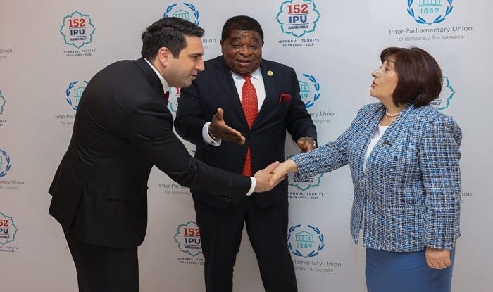 Simonyan Qafarova ilə görüşündən yazdı: Razılaşdıq... - Foto