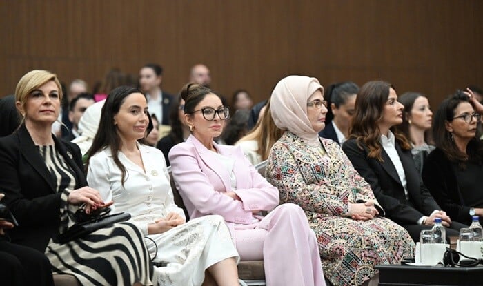 Mehriban Əliyeva Antalyada panel iclasında iştirak etdi - Foto