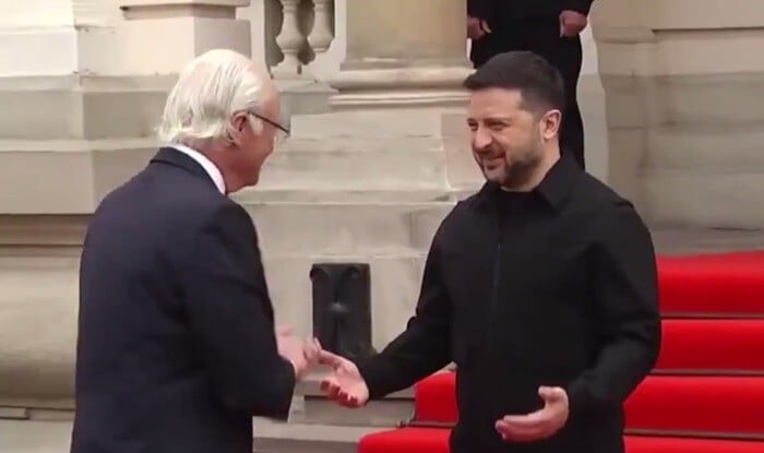 İsveç kralı Zelenskinin əlini sıxmadı - Video