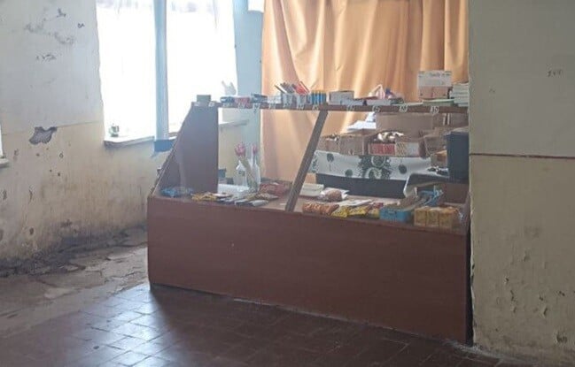 Şagirdlər, görün, necə bufetlərdə qidalanır - Foto