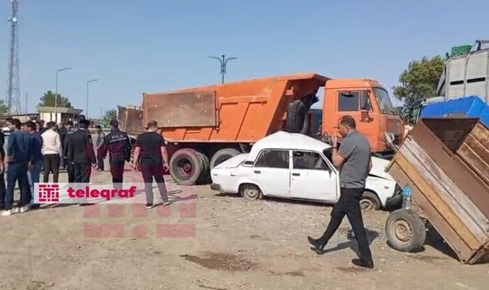 Kürə görə ezam olunmuşdu, qəza törətdi: 1 ölü, 4 yaralı - Foto