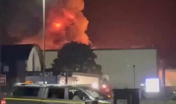 İrana zərbə endirilən bazada güclü yanğın - Video