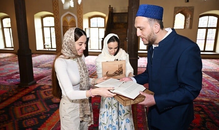 Leyla və Arzu Əliyevalara "Qurani-Kərim” hədiyyə olundu