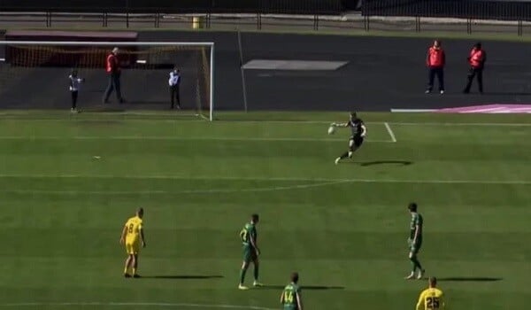 Qapıçı möhtəşəm qol vurdu, lakin... - Video