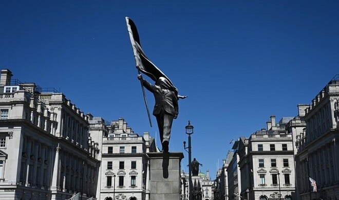Banksy unveils large new sculpture in heart of London