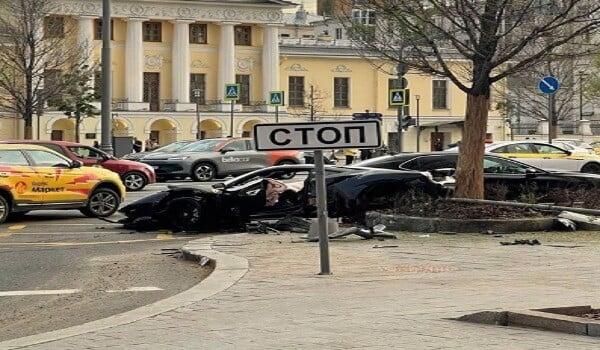 Azərbaycanlı reper Moskvada "Ferrari" ilə qəzaya düşdü - Video