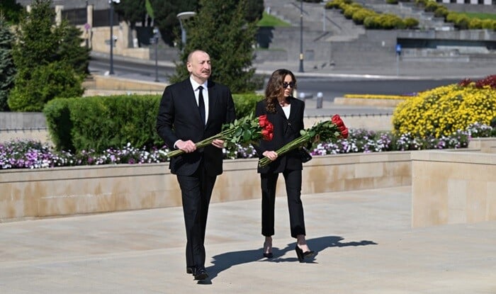 İlham Əliyev və xanımı Həzi Aslanovun məzarını ziyarət etdi