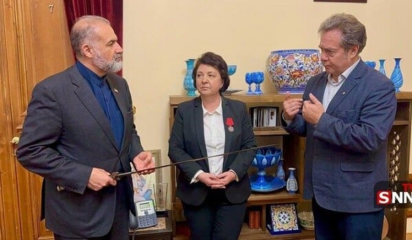 Rusiyalı deputatdan Cəlaliyə ilginc hədiyyə – Foto