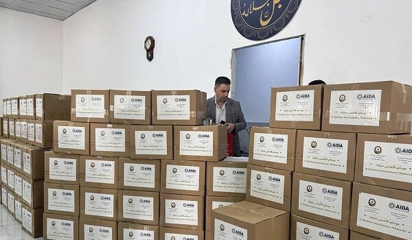 Azərbaycan Kərkükdə 150 ailəyə bayram sovqatı çatdırdı