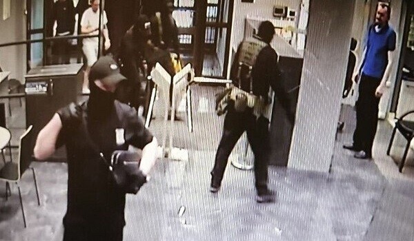 Maskalılar qəzetin yerləşdiyi binaya basqın etdilər