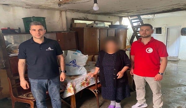"Avrora Qrup" aztəminatlı ailələrə bayram sovqatı çatdırdı