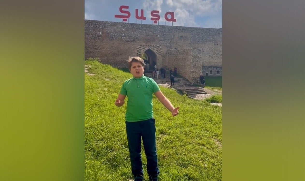 Səfirin oğlu Şuşada "Şən Azərbaycan"ı oxudu – Video