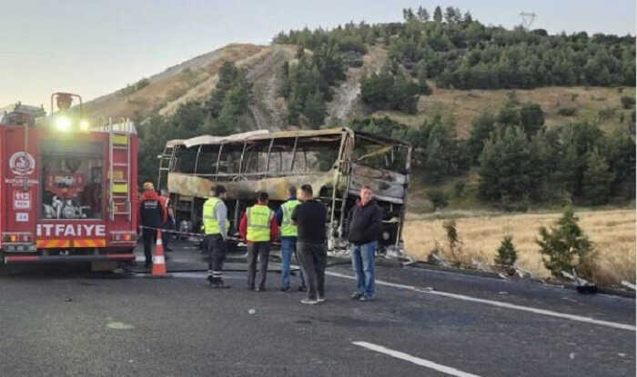 Türkiyədə sərnişin avtobusu yandı: 8 ölü - Video