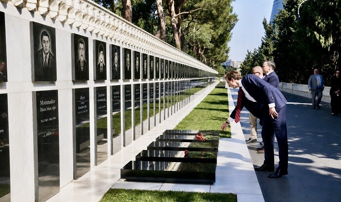 Rubionun köməkçisi Şəhidlər xiyabanını ziyarət etdi