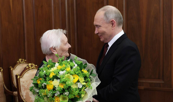 Müəlliməsi Putinə məsləhət verdi: Özünə sübut etməyə çalış...