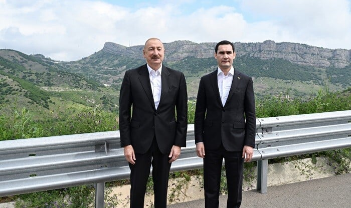 Prezidentlər Daşaltı kəndinin fonunda şəkil çəkdirdi - Foto