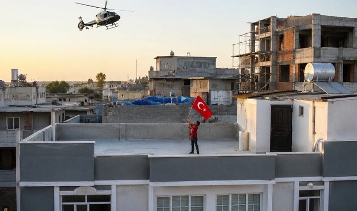Türkiyədə uşağın polis helikopterinə qarşı hərəkəti... - Video