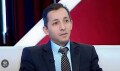 Həsənovun mükafatlandırdığı jurnalist SSRİ bayrağı ilə...