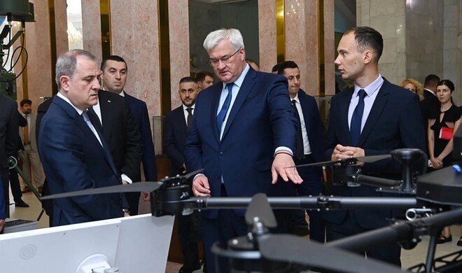 Байрамов ознакомился с выставкой украинских БПЛА