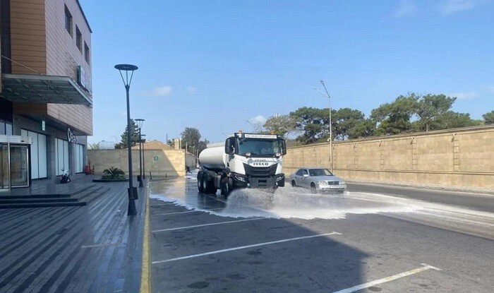 Bakının əsas küçə və prospektləri yuyuldu - Foto