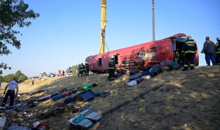 Macarıstanda turistləri daşıyan avtobus aşdı - 12 ölü, 10 yaralı