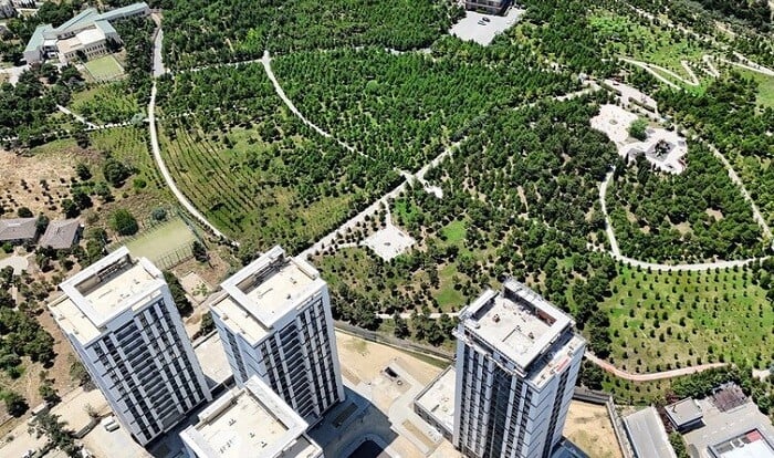 Gənclik parkı yaxınlığında hazır və təhvilə yaxın mənzillər