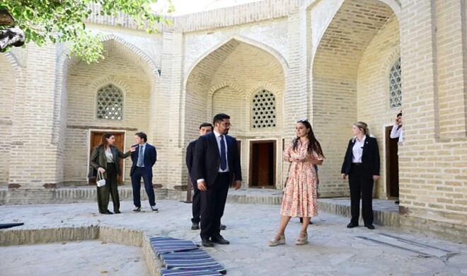 Leyla Aliyeva explores works of first Bukhara Biennial