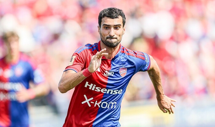 Emreli Polşada növbəti qolunu vurdu