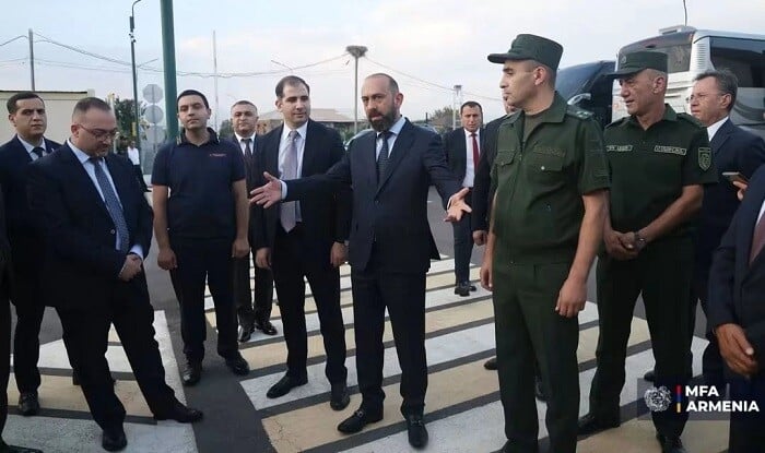 Mirzoyan xarici səfirləri Türkiyə sərhədinə apardı