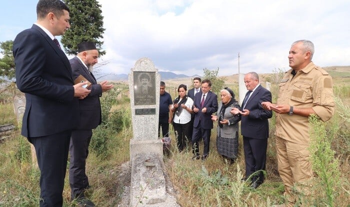 34 ildən sonra şəhid ata və oğulun qəbirləri ziyarət olundu