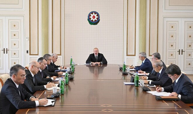 İlham Əliyev müşavirə keçirdi - Foto