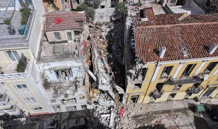 Güclü partlayış oldu, bina çökdü: 6 ölü - Foto