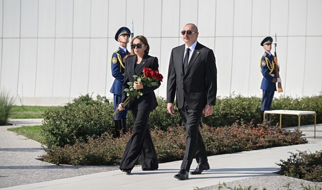 İlham Əliyev və xanımı Zəfər parkında - Foto