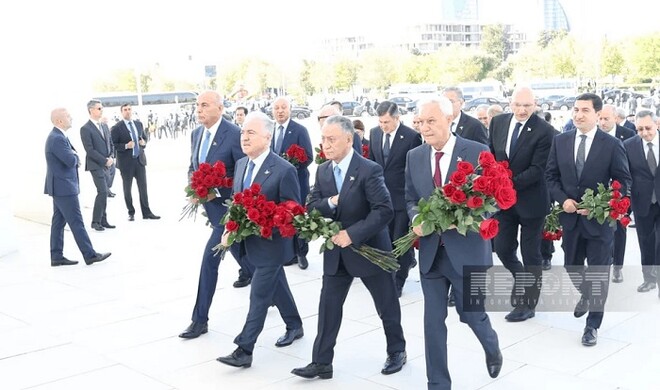 Officials visit Victory Park on Remembrance Day -